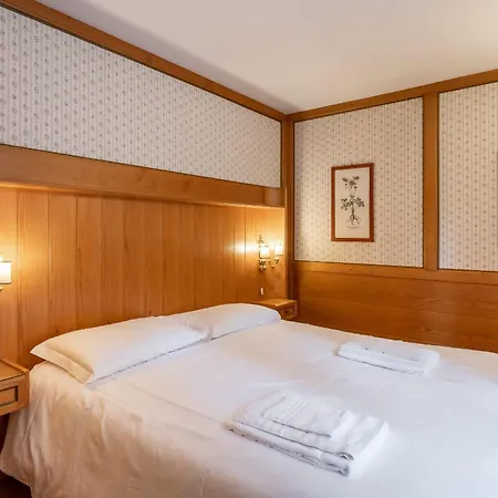 Cozy 3 Bedroom With Access To Garden Apartment