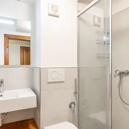 Daire Cozy 3 Bedroom With Access To Garden