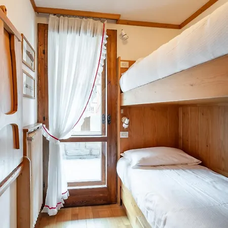 Cozy 3 Bedroom With Access To Garden Daire Cortina dʼAmpezzo